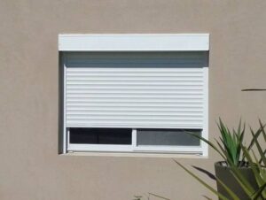persianas-de-montaje-exterior-vs-persianas-de-montaje-interior